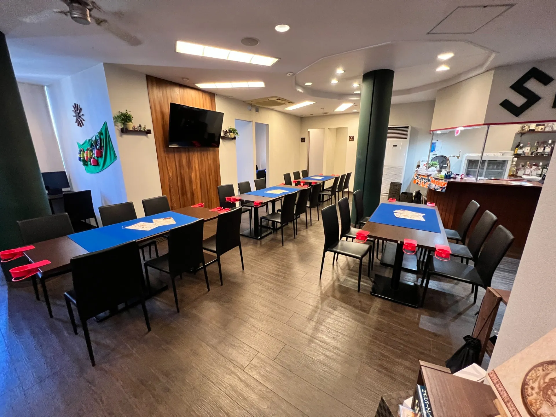 広いテーブルと空間で遊べる名古屋のボードゲーム『ソラス』